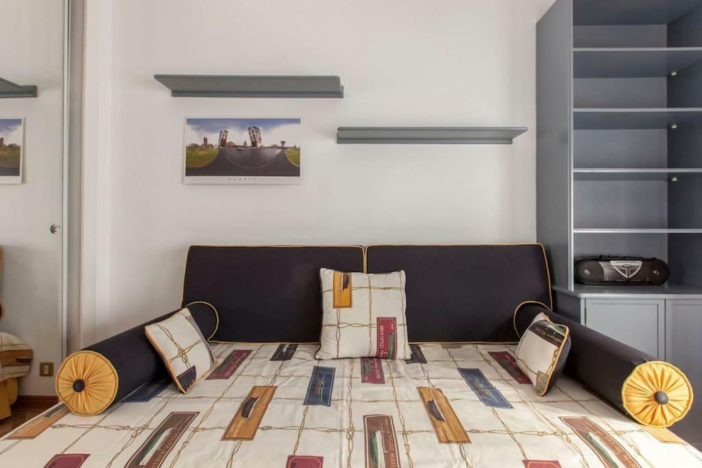 Modern B&B Somosaguas エクステリア 写真