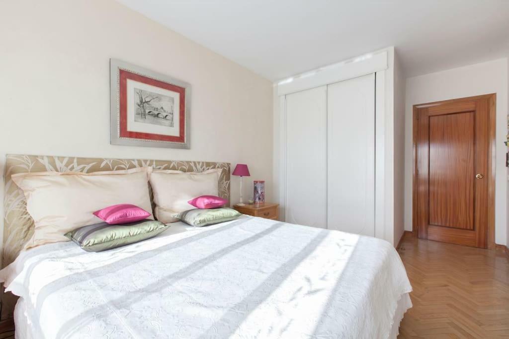 Modern B&B Somosaguas エクステリア 写真