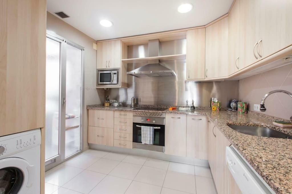 Modern B&B Somosaguas エクステリア 写真