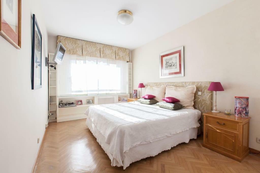 Modern B&B Somosaguas エクステリア 写真