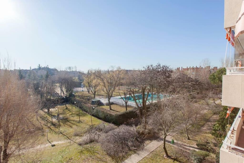 Modern B&B Somosaguas エクステリア 写真