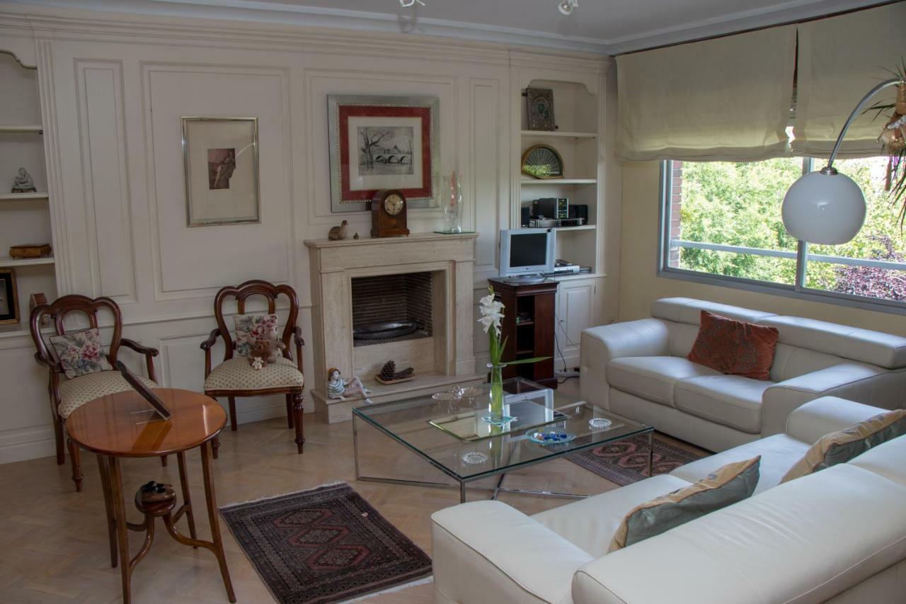 Modern B&B Somosaguas エクステリア 写真